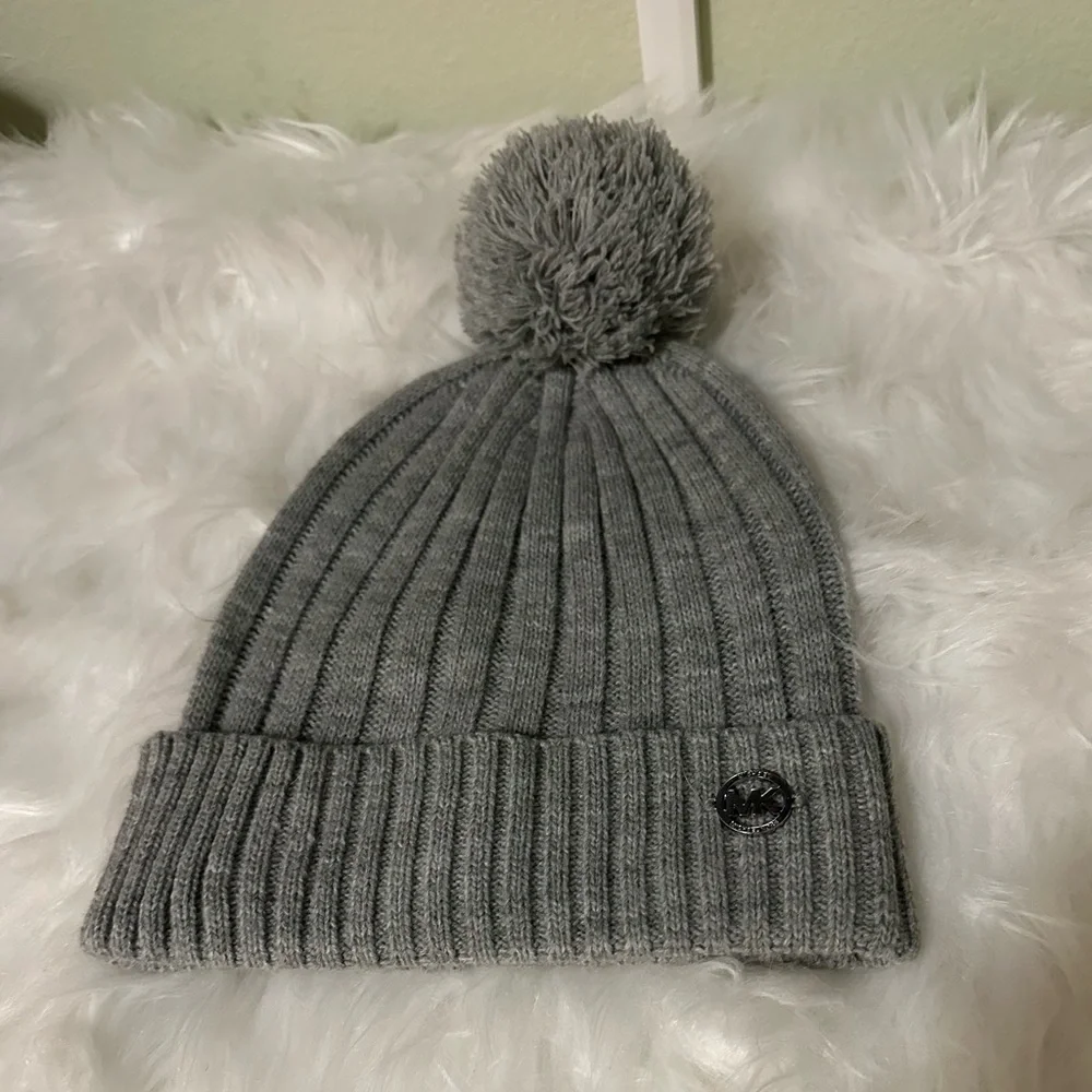 Michael Kors  Gray Pom Beanie Hat - Branded Knit Winter Cap
